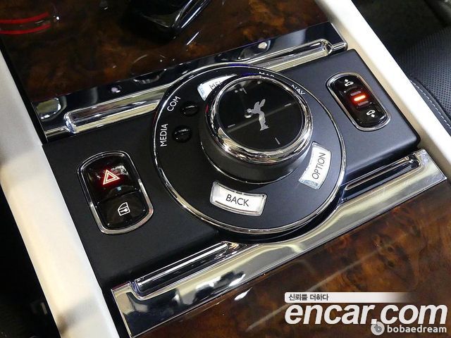 Rolls-Royce Ghost 2018 — photo 17