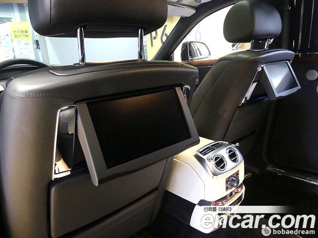 Rolls-Royce Ghost 2018 — photo 19
