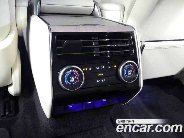 Land Rover Range Rover 2024 — photo 12