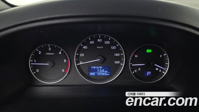 Hyundai Starex 2016 — photo 8