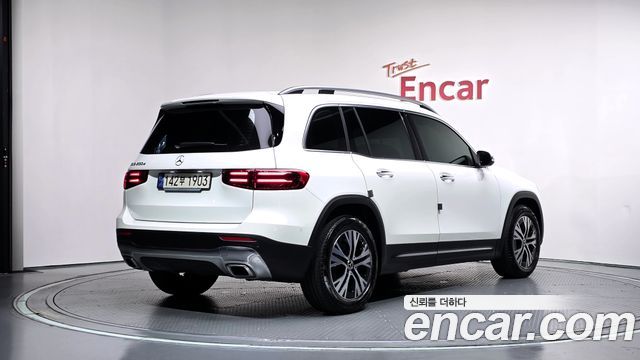 Mercedes-Benz GLB-Class 2024 — photo 2