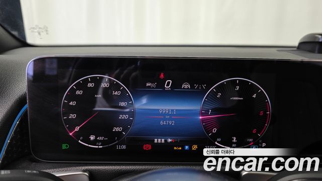 Mercedes-Benz GLB-Class 2024 — photo 11