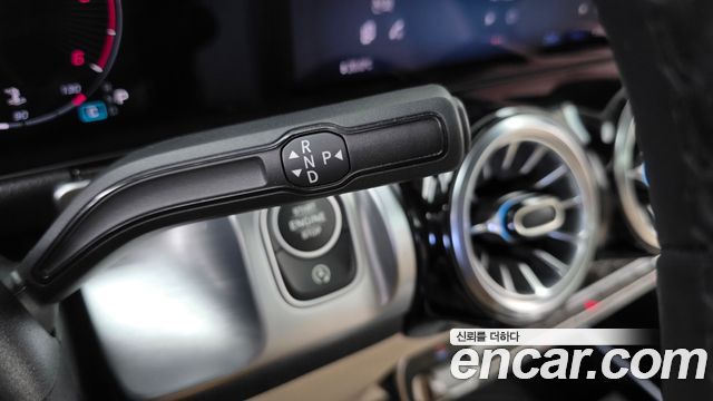 Mercedes-Benz GLB-Class 2024 — photo 12