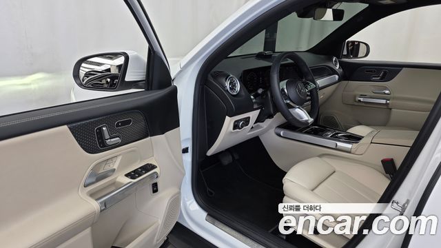 Mercedes-Benz GLB-Class 2024 — photo 13