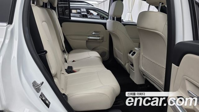 Mercedes-Benz GLB-Class 2024 — photo 17