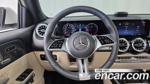 Mercedes-Benz GLB-Class 2024 — photo 18