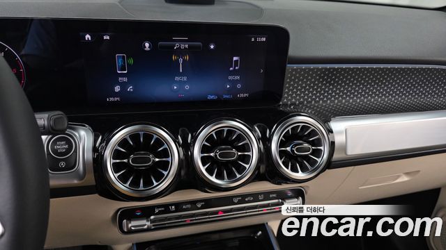 Mercedes-Benz GLB-Class 2024 — photo 19