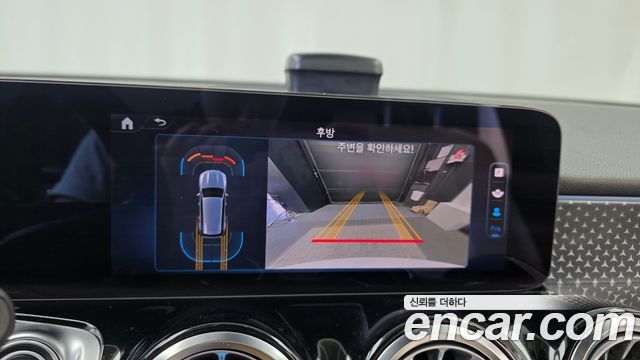 Mercedes-Benz GLB-Class 2024 — photo 20
