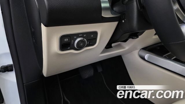 Mercedes-Benz GLB-Class 2024 — photo 23