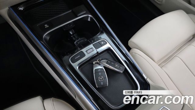 Mercedes-Benz GLB-Class 2024 — photo 25