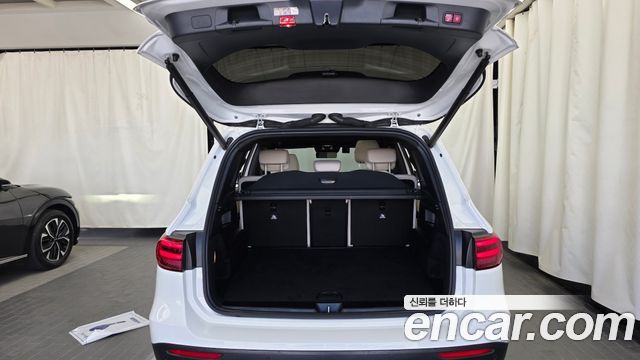 Mercedes-Benz GLB-Class 2024 — photo 26