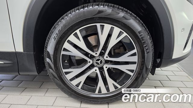 Mercedes-Benz GLB-Class 2024 — photo 7