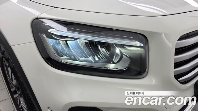 Mercedes-Benz GLB-Class 2024 — photo 8