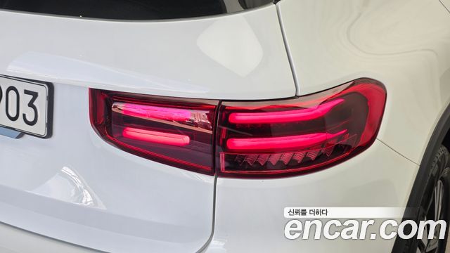 Mercedes-Benz GLB-Class 2024 — photo 9