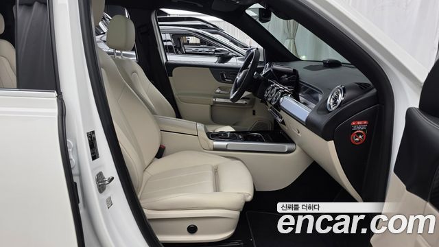 Mercedes-Benz GLB-Class 2024 — photo 16