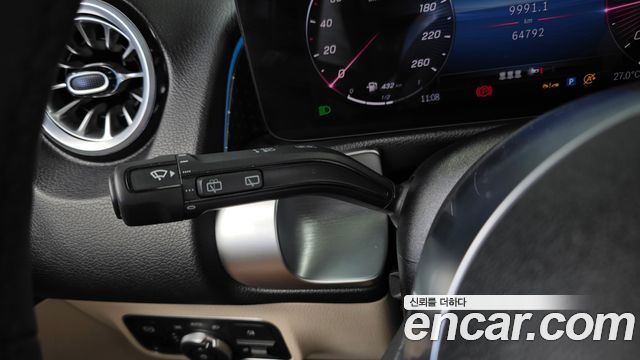 Mercedes-Benz GLB-Class 2024 — photo 27