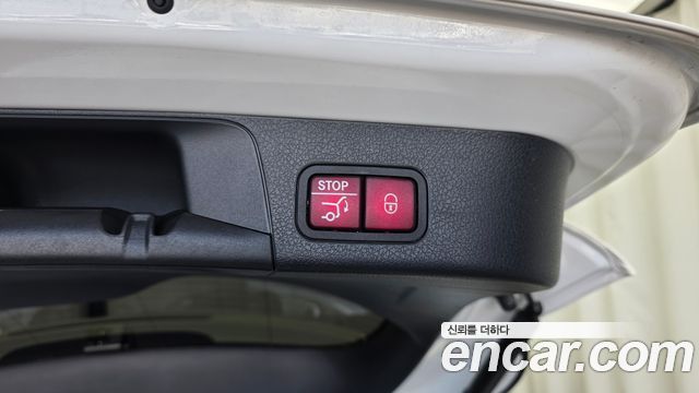 Mercedes-Benz GLB-Class 2024 — photo 29