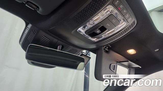 Mercedes-Benz GLB-Class 2024 — photo 30