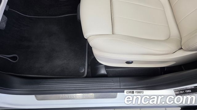Mercedes-Benz GLB-Class 2024 — photo 31