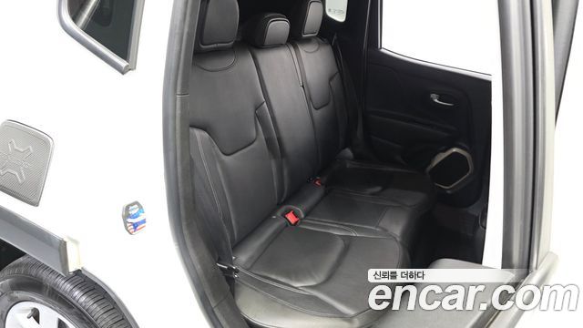 Jeep Renegade 2017 — photo 11