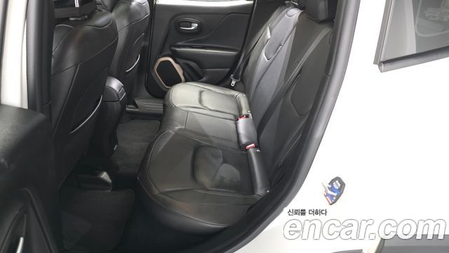 Jeep Renegade 2017 — photo 12