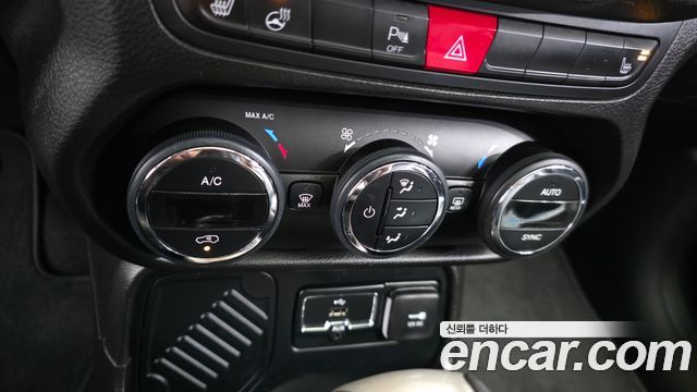 Jeep Renegade 2017 — photo 19