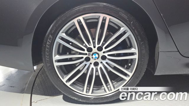 BMW 5-Series 2019 — photo 5