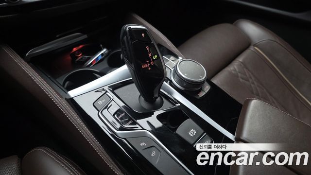 BMW 5-Series 2019 — photo 12