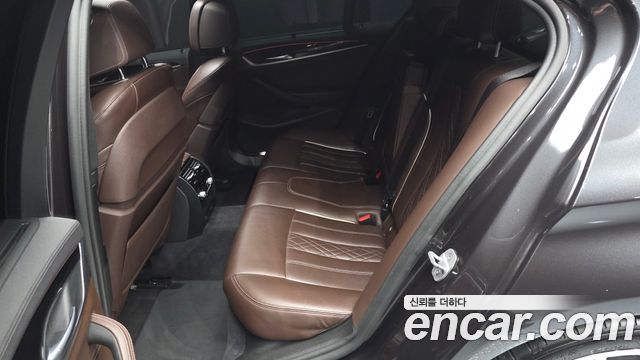 BMW 5-Series 2019 — photo 18