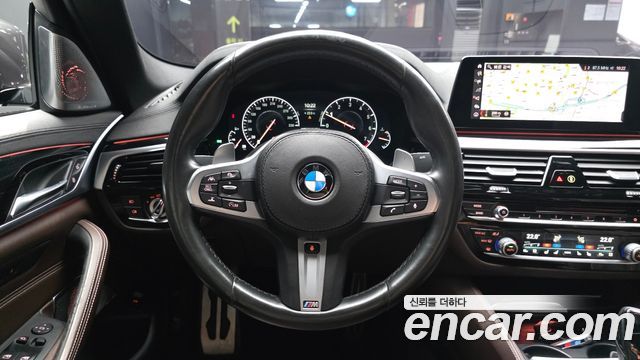 BMW 5-Series 2019 — photo 19