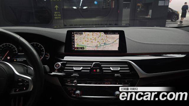 BMW 5-Series 2019 — photo 20