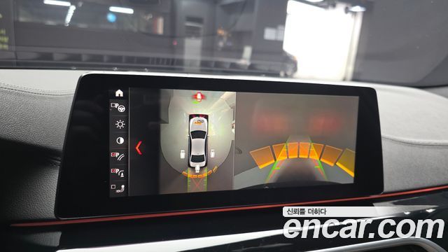 BMW 5-Series 2019 — photo 22