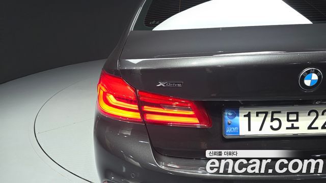 BMW 5-Series 2019 — photo 9