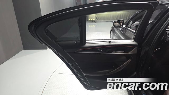 BMW 5-Series 2019 — photo 15