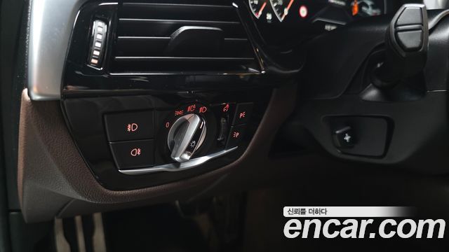 BMW 5-Series 2019 — photo 29
