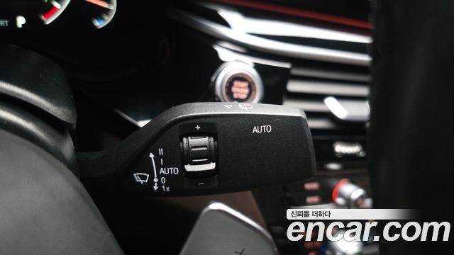 BMW 5-Series 2019 — photo 30