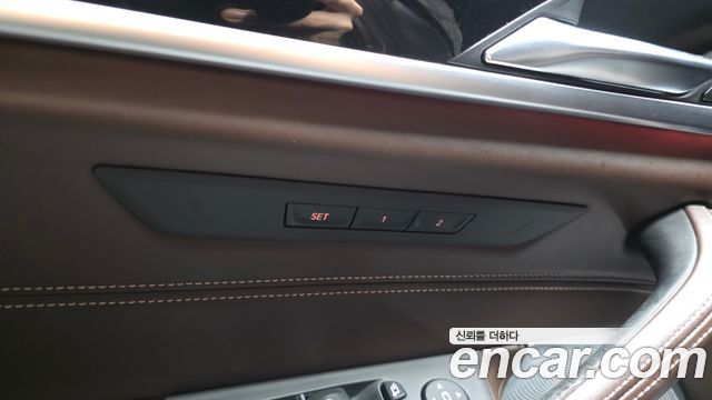 BMW 5-Series 2019 — photo 31