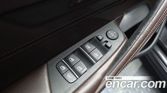 BMW 5-Series 2019 — photo 35