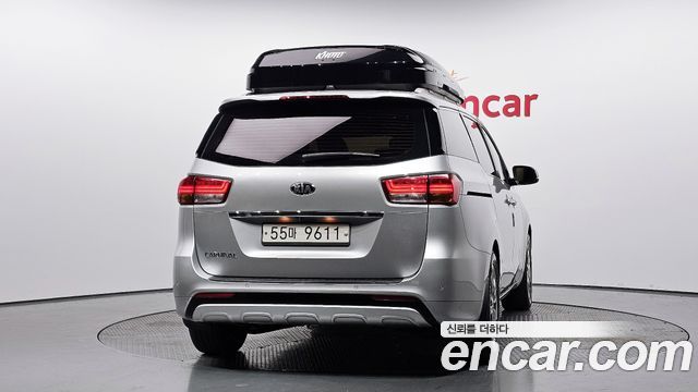 Kia Canival 2015 — photo 4