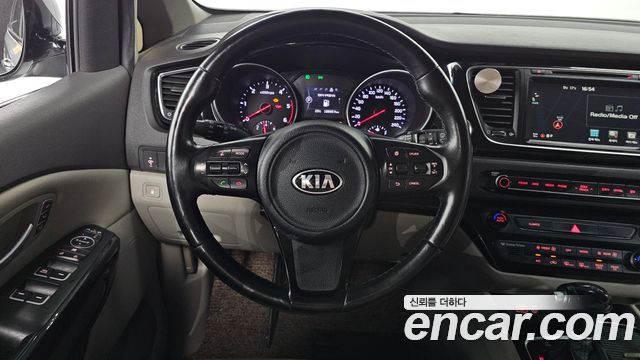 Kia Canival 2015 — photo 13