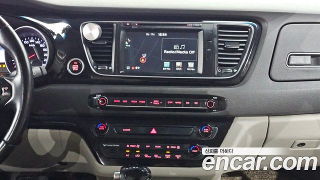 Kia Canival 2015 — photo 15