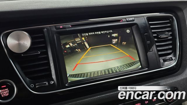 Kia Canival 2015 — photo 16