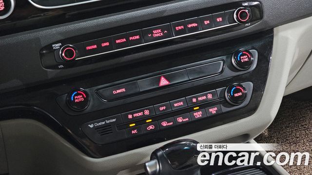 Kia Canival 2015 — photo 20
