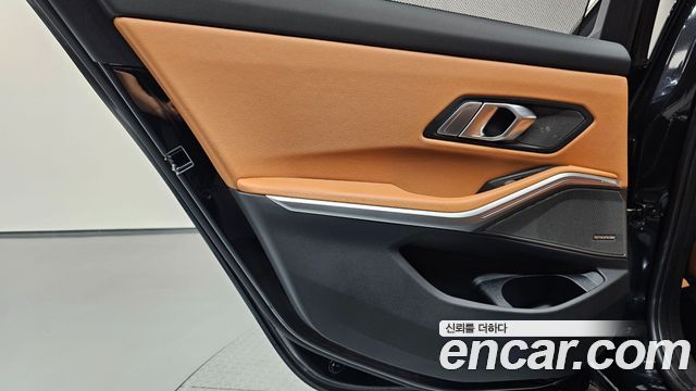 BMW 3-Series 2024 — photo 31