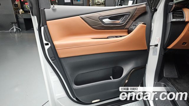 Toyota Alphard 2025 — photo 14