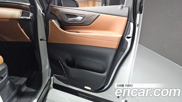 Toyota Alphard 2025 — photo 15
