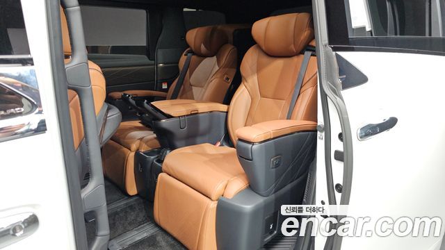 Toyota Alphard 2025 — photo 16
