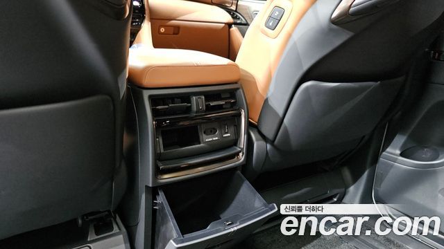 Toyota Alphard 2025 — photo 28