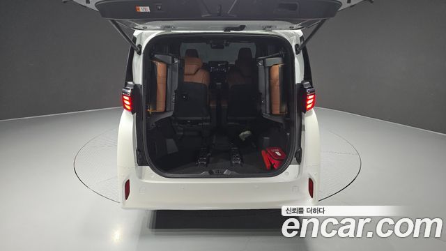 Toyota Alphard 2025 — photo 38