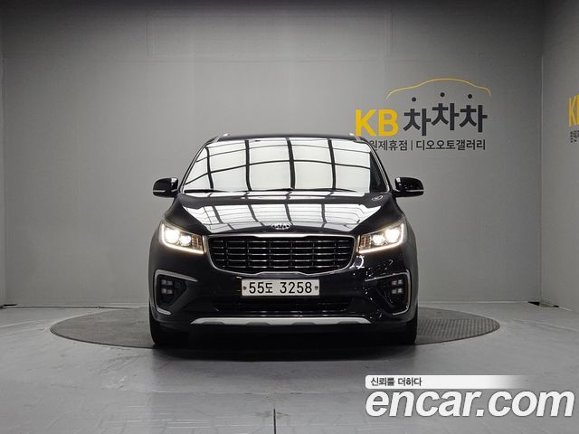 Kia Canival 2019 — photo 1